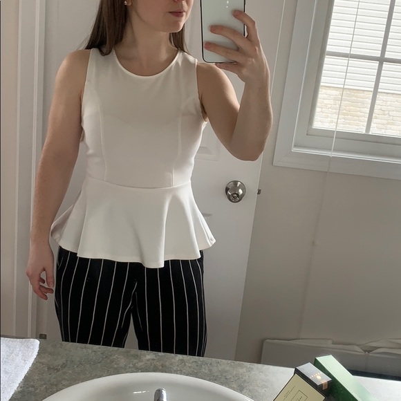 3 for $20 ⭐️ White peplum top - Picture 5 of 5